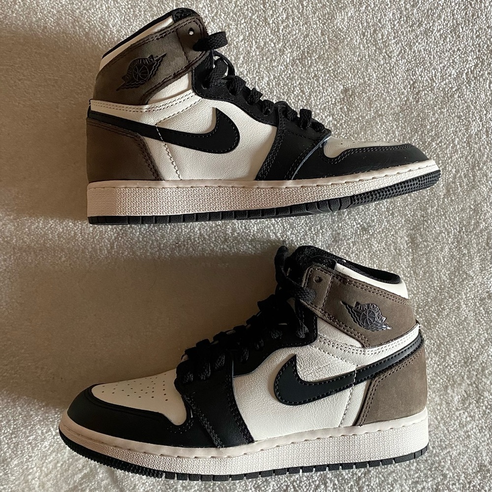 Air Jordan 1 Retro High OG GS Dark Mocha